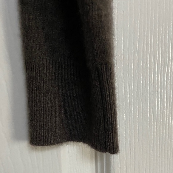 Quince Rich Brown Cashmere Turtleneck Sweater - Picture 8 of 10